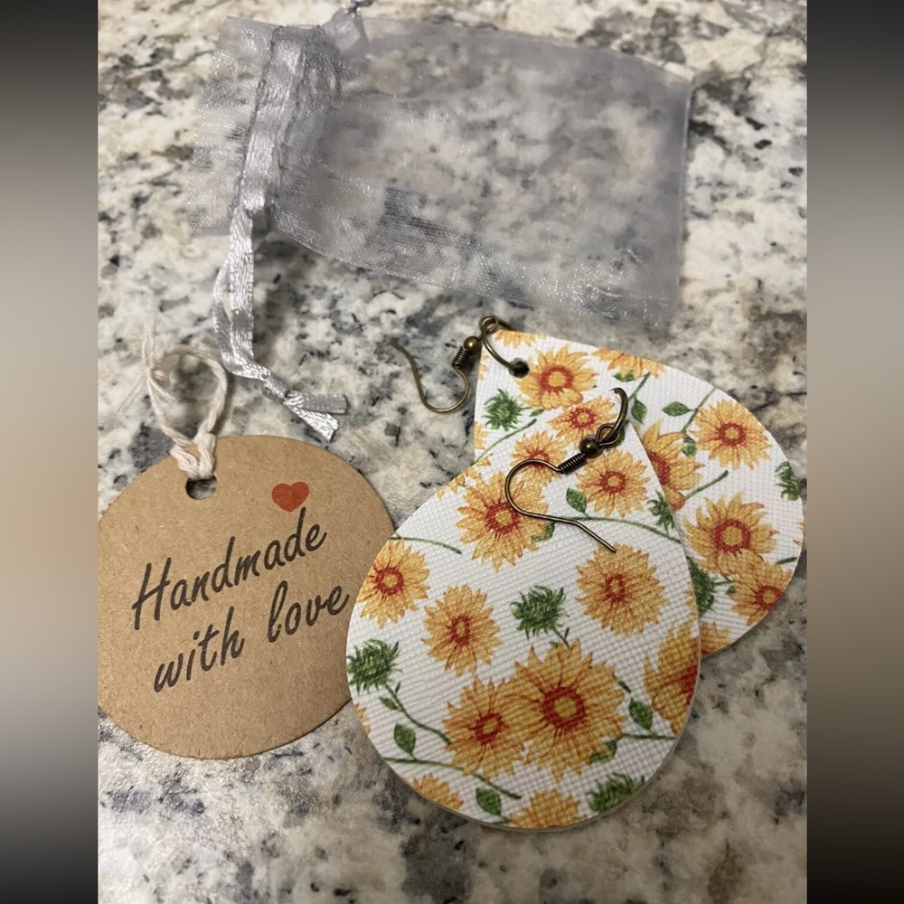 Large Tear Drop Earrings Handmade in Tennessee.

Flower print on both sides - Picture 2 of 3
